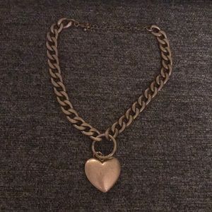 NWOT heart necklace